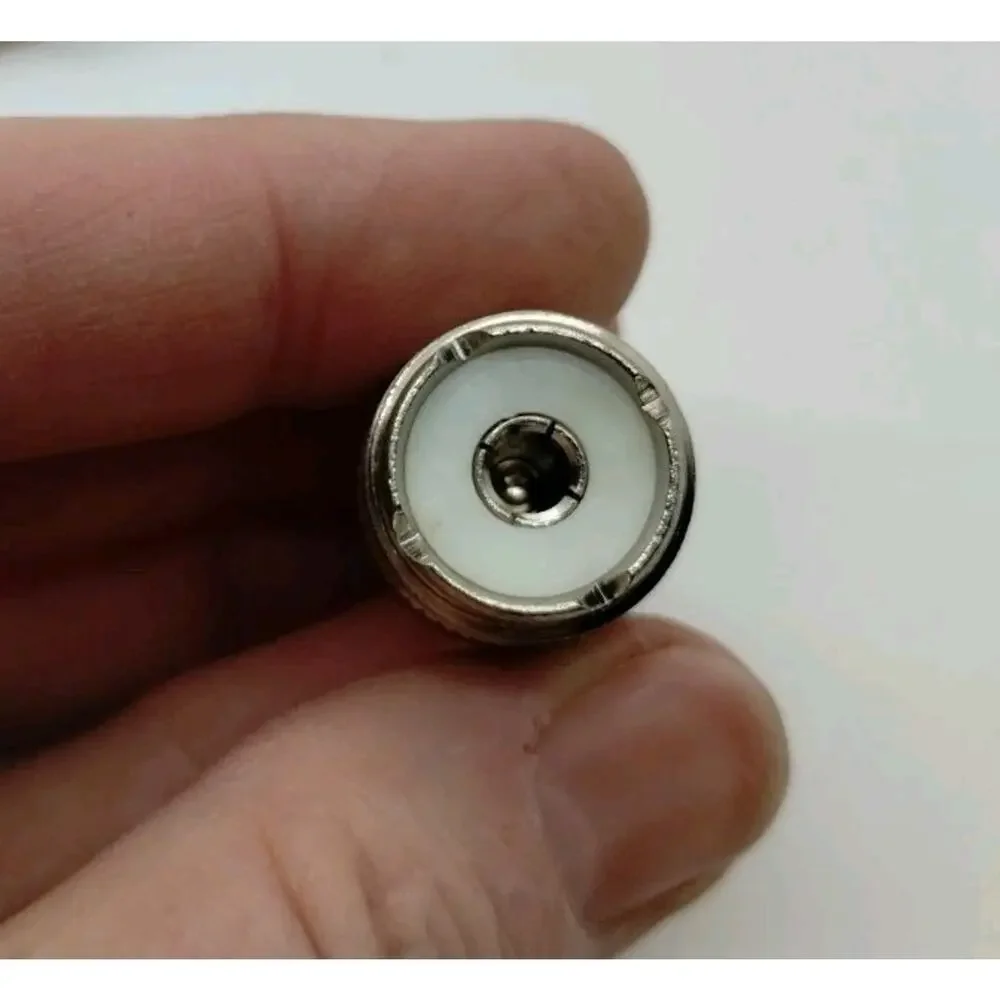 Vanco Adapter - VAD 6 - RCA Male Pin Plug to Female UHF Jack